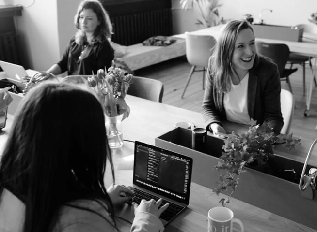 womans working in office